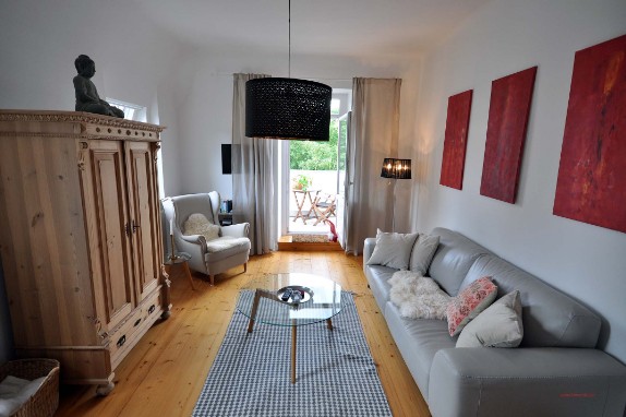mit Zugang zum Balkon